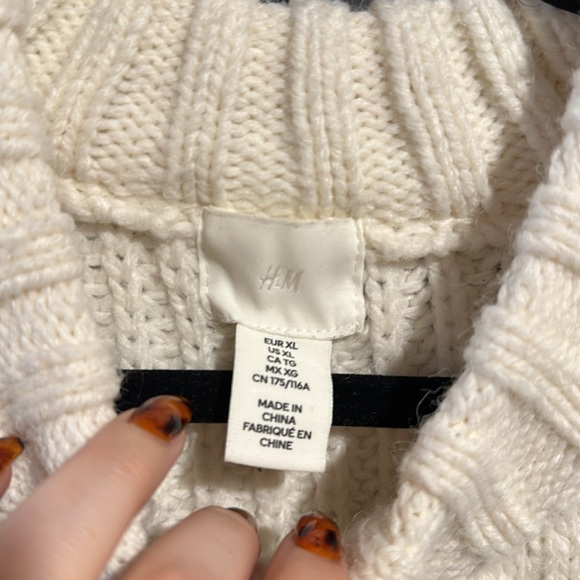 Ivory Cable Knit Sweater with Fringe - Picture 4 of 6